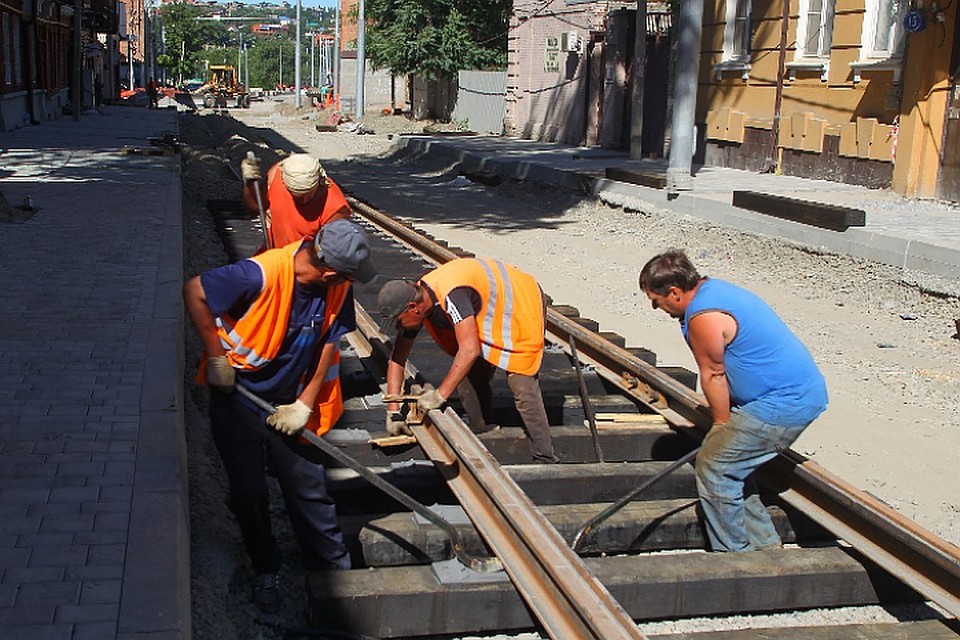 Подрядчик поставил. Подрядчик поставил. Подрядчик поставил. Техника безопасности на стройке. Прораб на стройке.