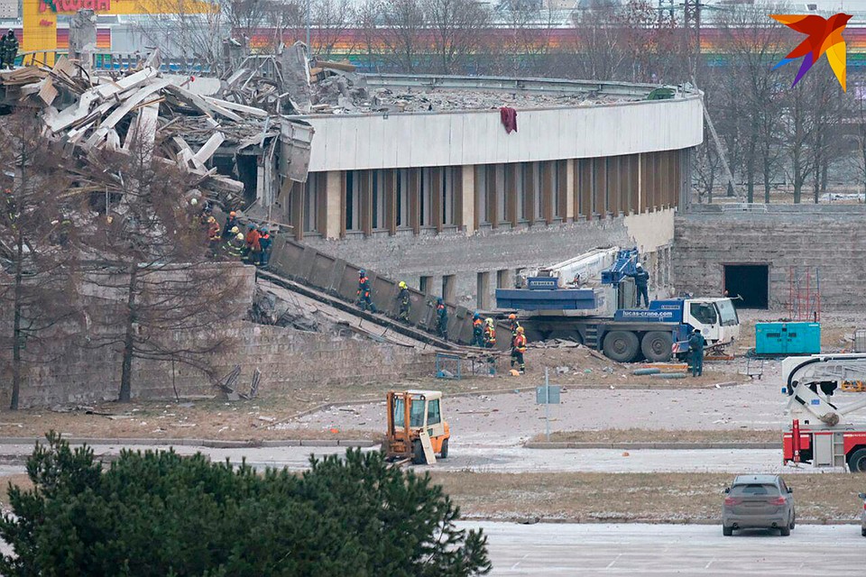 Обрушение скк. Скк петербургский обрушение. Скк петербургский обрушение. Обрушение здания в санкт петербурге. Обрушение крыши скк петербургский.