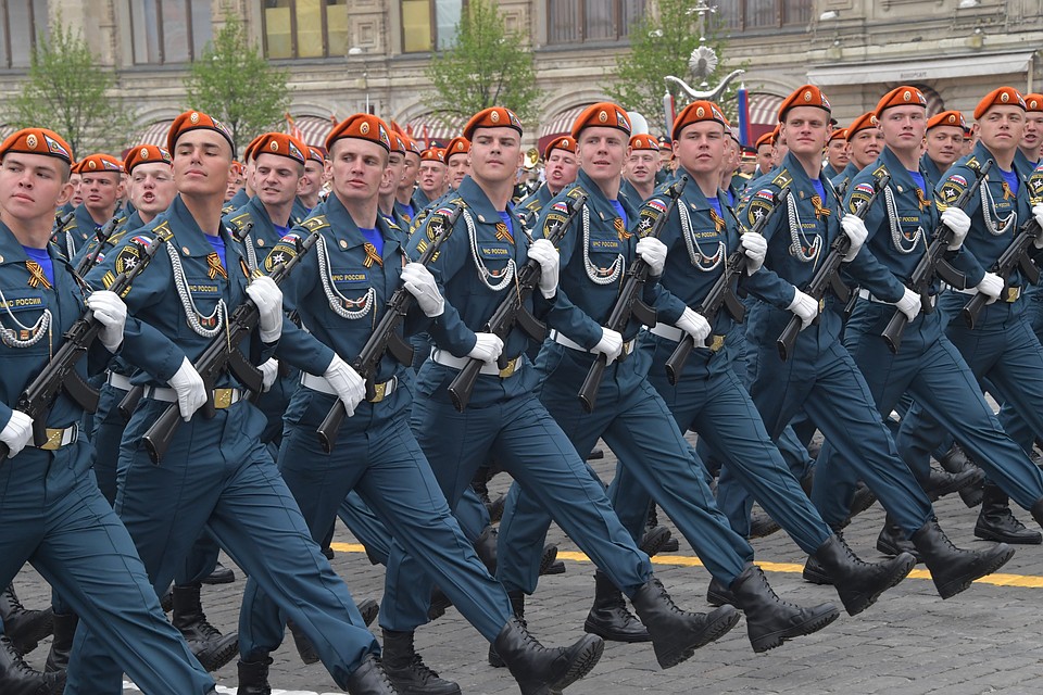 Какова парад. Парад 9 мая. Парад Победы Новосибирск. Парад 9 мая 2020. Парад фото.